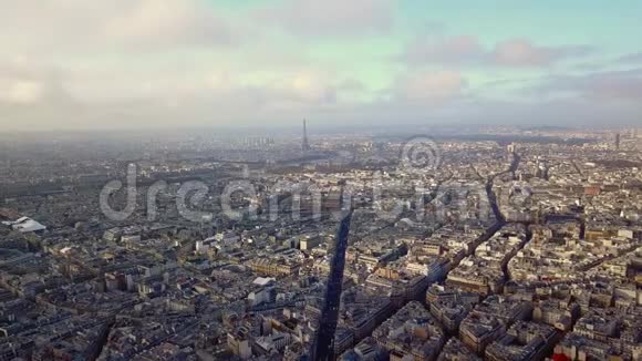 巴黎埃菲尔铁塔的鸟瞰图视频的预览图