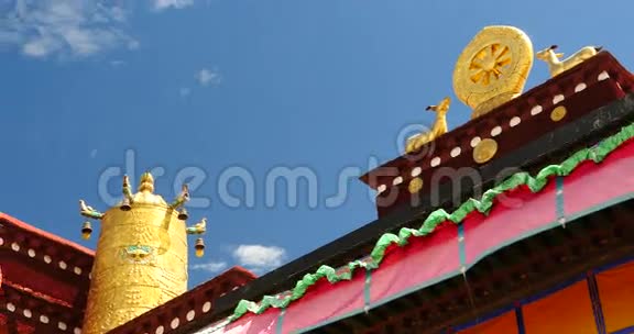 西藏拉萨大昭寺4k特写蓝天白云视频的预览图