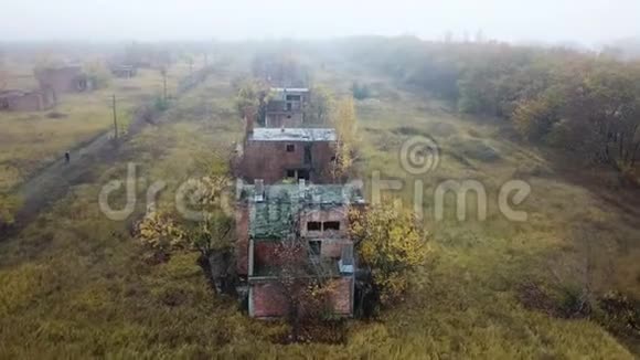 被遗弃的村庄空中勘测视频的预览图