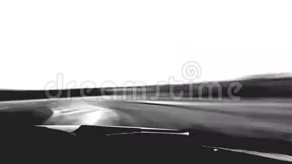在克罗地亚的一条弯曲的公路上汽车开得很快视频的预览图