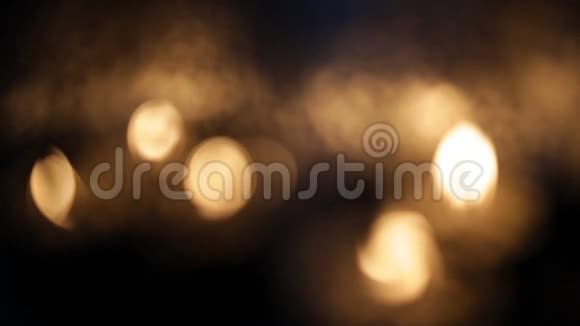 带有燃烧蜡烛的装饰性灯笼视频的预览图
