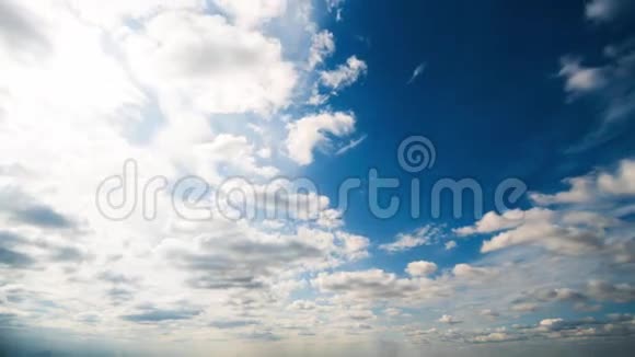 美丽的夏日云时光视频的预览图