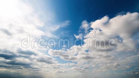 美丽的夏日云时光视频的预览图