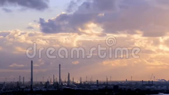 日落时分的工业区视频的预览图