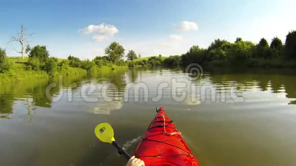 在湖上划船视频的预览图