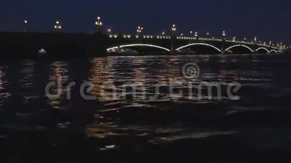 圣彼得堡的特洛伊茨基大桥视频的预览图