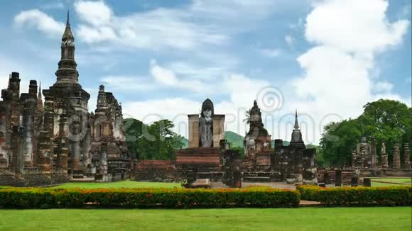泰国苏合台历史公园的马哈特神庙泰国北部著名旅游景点视频的预览图