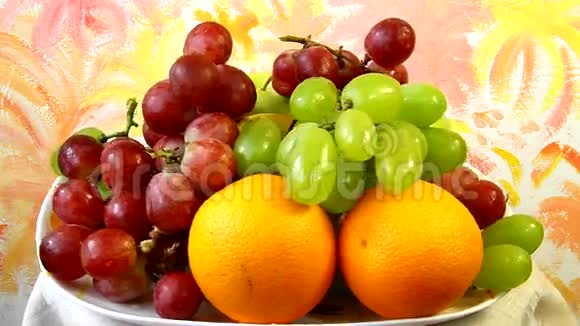 用苹果葡萄和橘子做盘视频的预览图