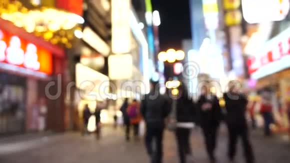 日本大阪2015年3月多顿博里购物街和夜间地标模糊视频的预览图