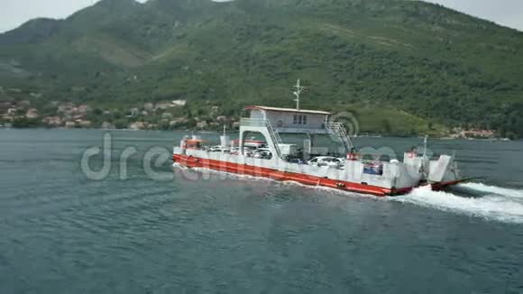 黑山KotorBoka湾的渡轮从Lepetane至视频的预览图