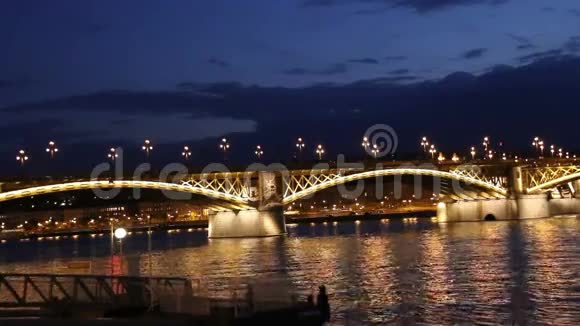 多瑙河上的桥布达佩斯匈牙利视频的预览图