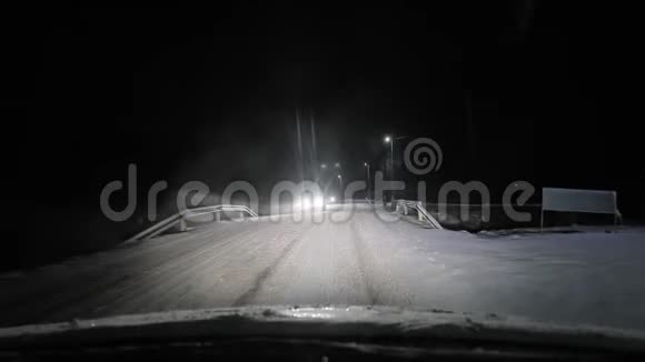 在雪地里开车视频的预览图