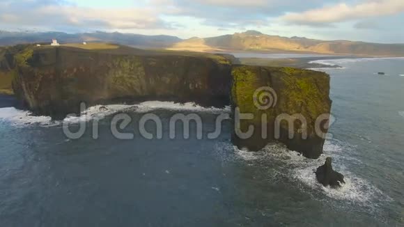 冰岛南部德霍莱伊角视频的预览图