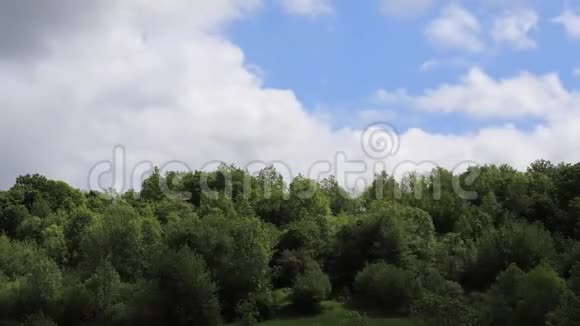 法国比利牛斯山脉积木云时移视频的预览图