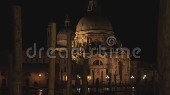 在威尼斯的圣玛丽亚德尔致敬大教堂的景色视频的预览图