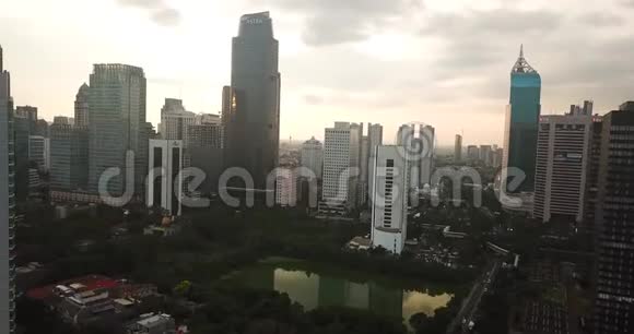 雅加达市公寓大楼的鸟瞰图视频的预览图
