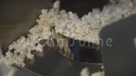工厂4K的爆米花烹饪工艺视频的预览图