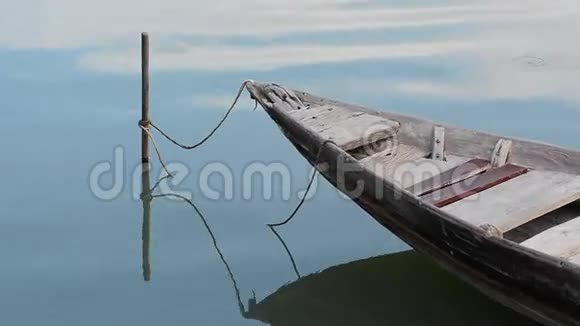 在海安等游客的木船视频的预览图