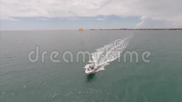 空中视频滑翔伞关键西部视频的预览图