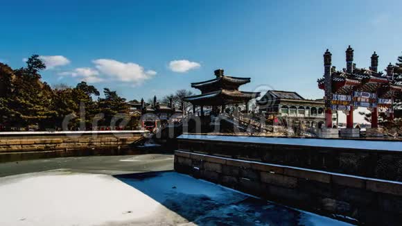 中国北京颐和园石船附近的景象视频的预览图