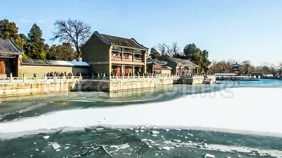 许多人在冬天参观颐和园视频的预览图