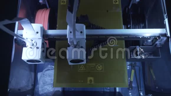 3D打印机ABS塑料印刷设计制造数控机床模型生产技术主导照明视频的预览图