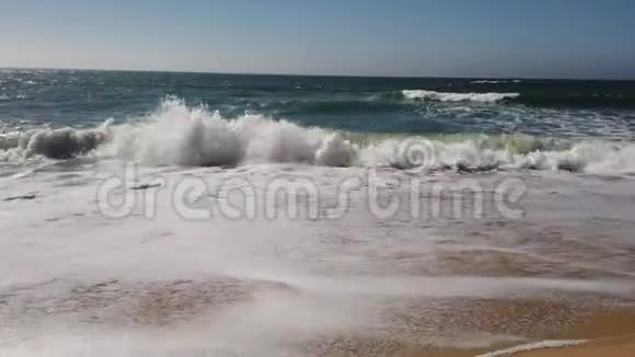 海浪破裂视频的预览图