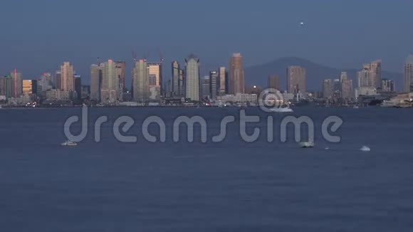 圣地亚哥市天际线日落时间视频的预览图