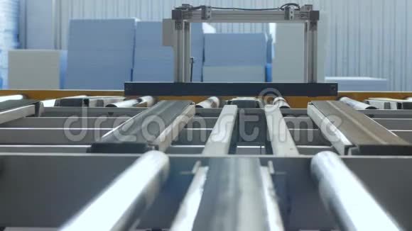 泡沫塑料的自动化生产工业加工视频的预览图