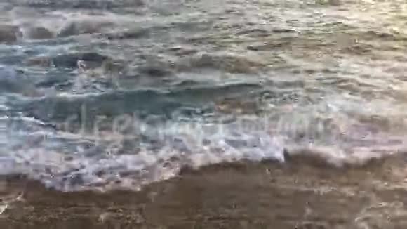 地中海石灰石岩架上的光波视频的预览图