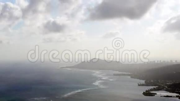 登顶俯瞰瓦胡岛东南侧视频的预览图