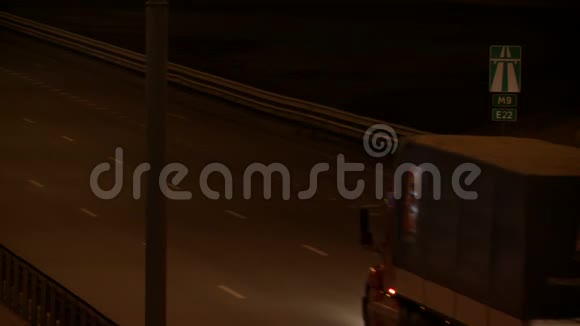 夜间城市交通视野视频的预览图