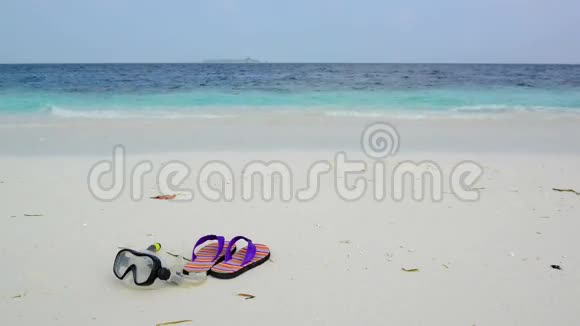 在马尔代夫的热带海滩上视频的预览图