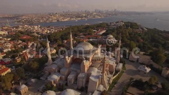 伊斯坦布尔圣索菲亚的空中镜头很棒的镜头4K视频的预览图