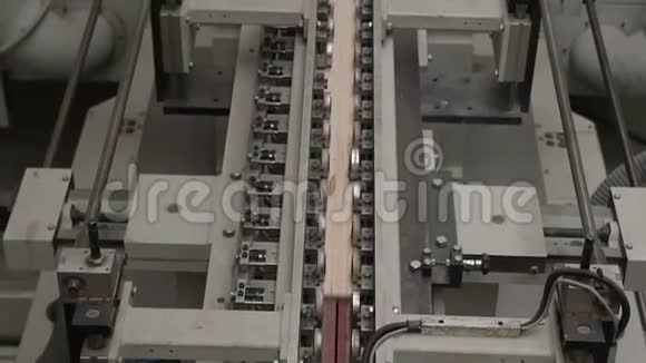 球拍的制作工业工厂视频的预览图