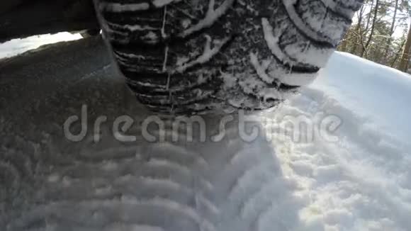 冬季道路轮景视频的预览图