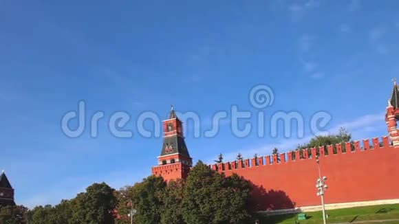 莫斯科克里姆林宫上午斯帕斯卡亚塔红场全景视频的预览图