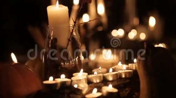 万圣节的节日蜡烛视频的预览图