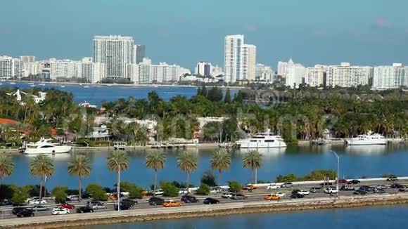 佛罗里达州迈阿密海滩豪华游艇空中景观视频的预览图