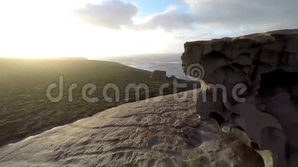可观岩石的空中景色视频的预览图