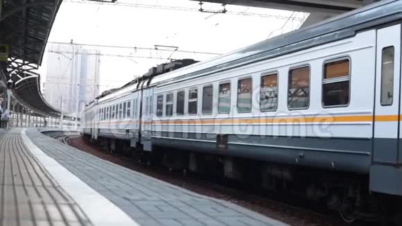 火车站的火车视频的预览图