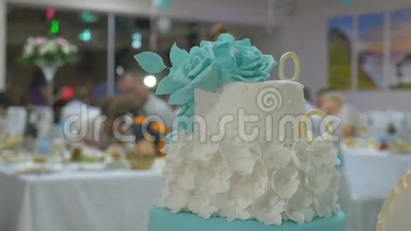 美丽的视频婚礼蛋糕是餐厅视频的预览图