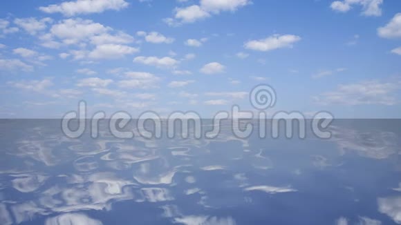 无边的湖面天空的倒影云彩三维渲染视频的预览图