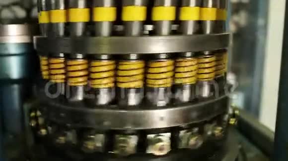 工厂生产中的旋转机器视频的预览图