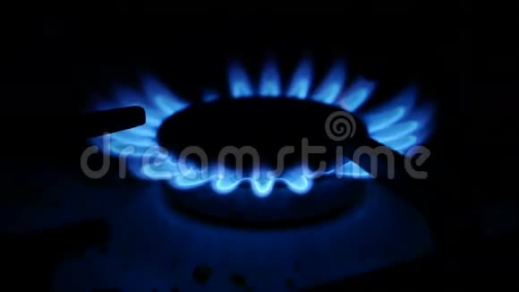 家用煤气炉照明视频蓝煤气视频的预览图