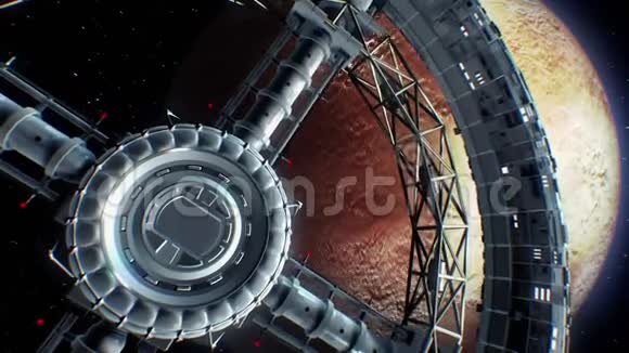 宇宙飞船在冥王星的背景上飞入巨大空间环向的门视频的预览图