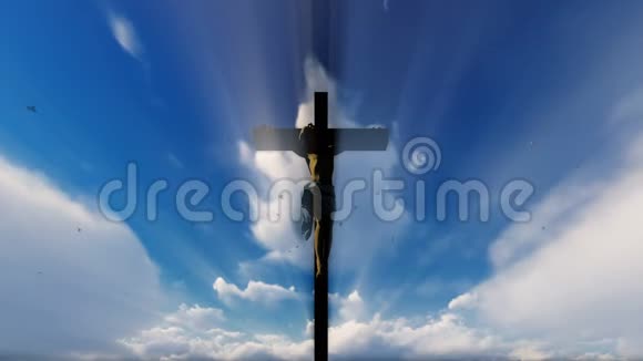 耶稣与蓝色的天相交4K视频的预览图