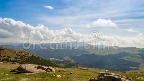 巴迪纳山谷上的博塞吉高原景观视频的预览图