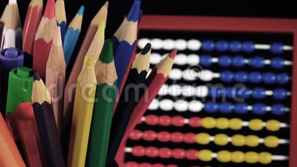 学校设备彩色铅笔视频的预览图