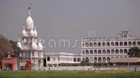 印度寺庙外部远射视频的预览图